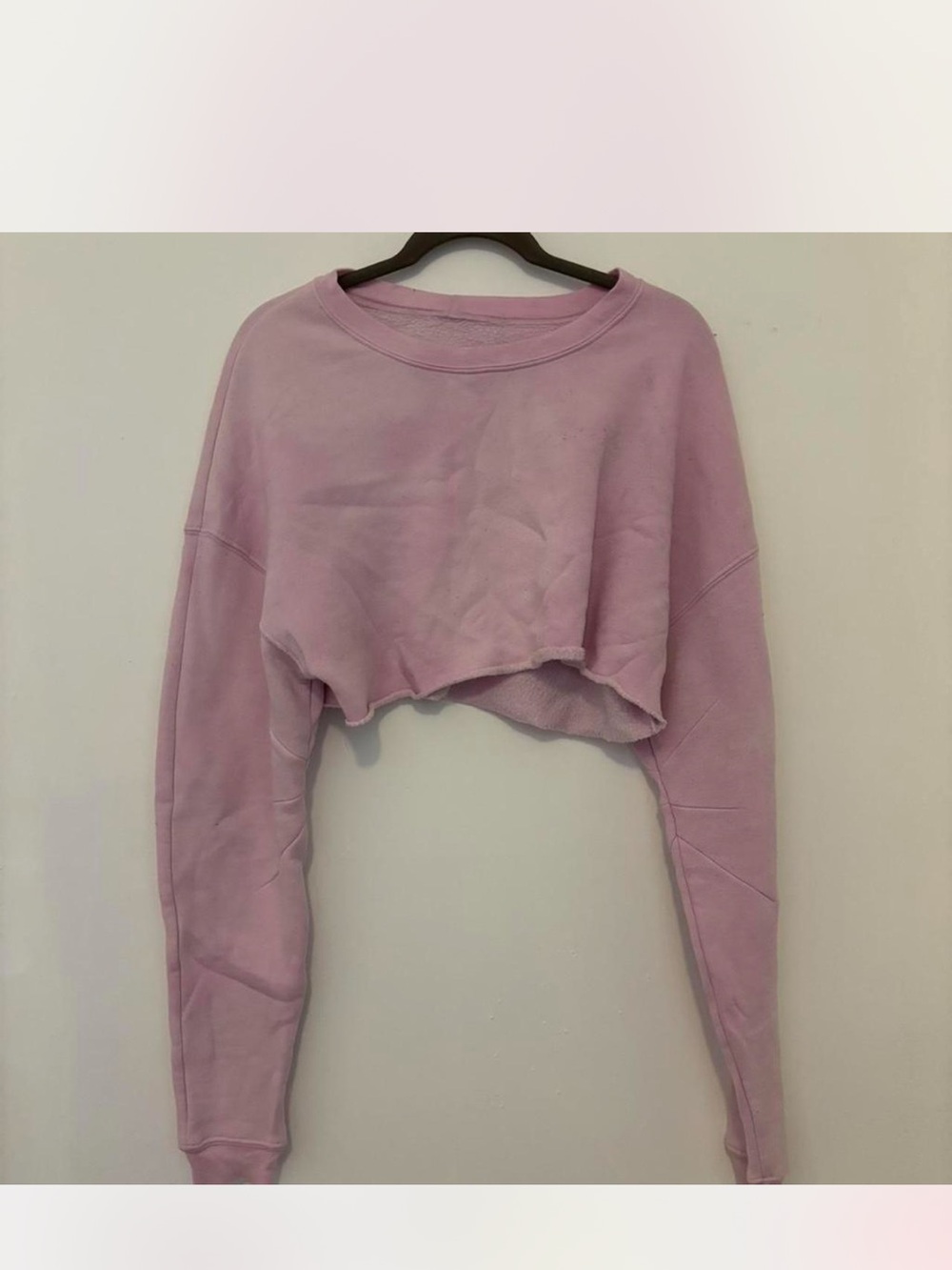 ALO Yoga Cropped Crewneck Sweatshirt in Light Mauve